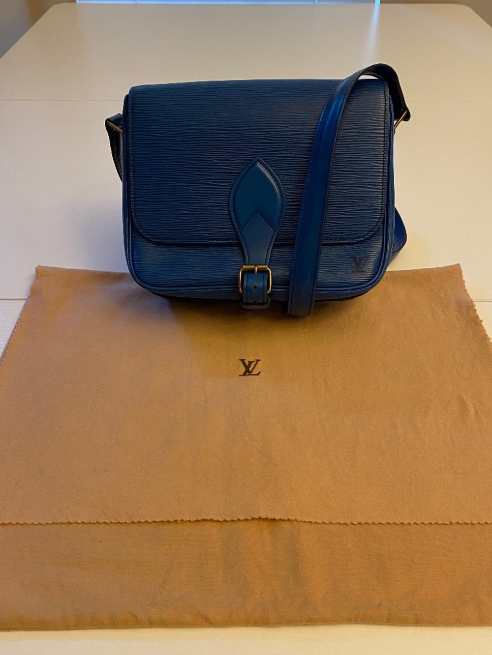 LOUIS VUITTON Epi Cartouchiere MM Shoulder Bag Blue M52245